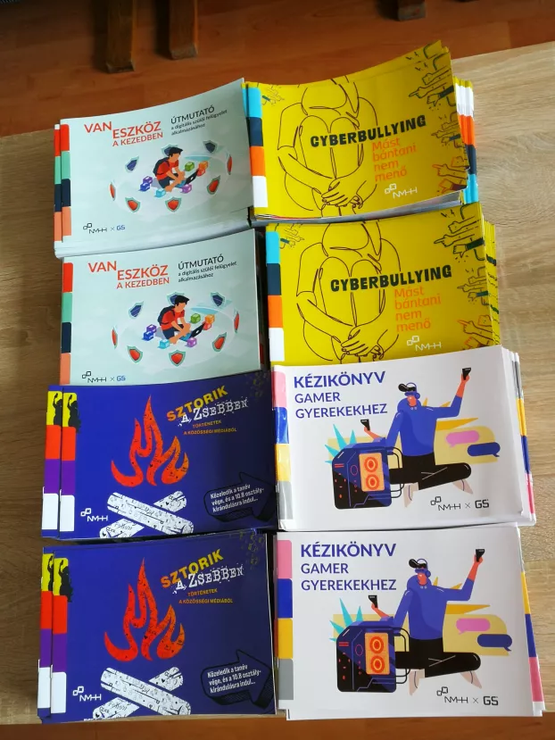 A Bűvösvölgy médiaértés-oktató központ csapata Komáromban tart diákfoglalkozásokat - KÉPEKKEL