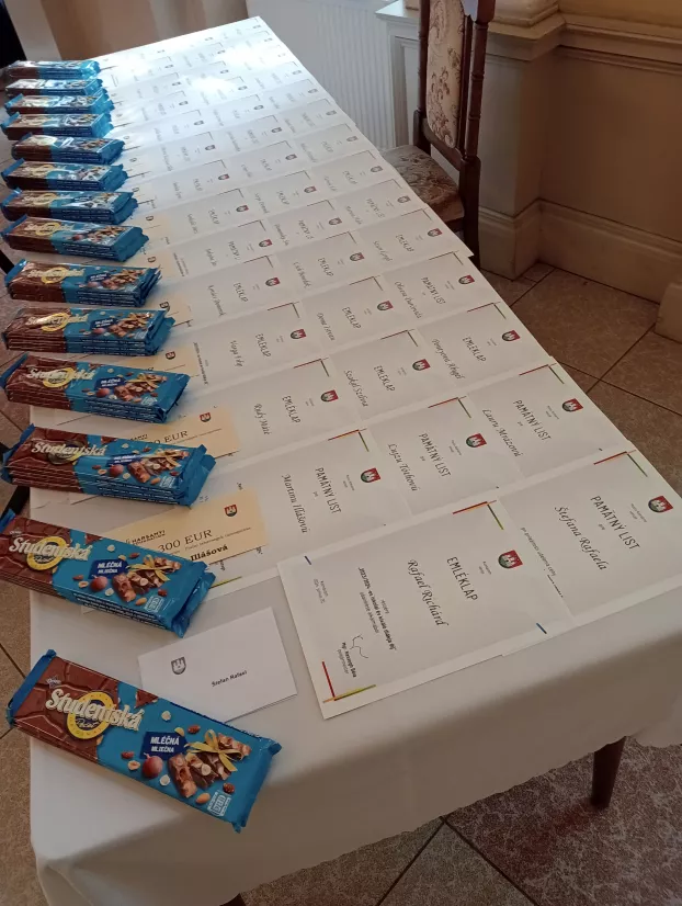  Megjutalmazták Komárom legsikeresebb diákjait – KÉPEKKEL