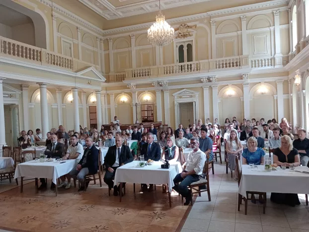  Megjutalmazták Komárom legsikeresebb diákjait – KÉPEKKEL