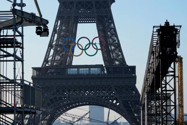 olimpiai ötkarika az Eiffel-tornyon