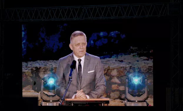 Robert Fico első nyilvános fellépése az ellene elkövetett merénylet után - 2024