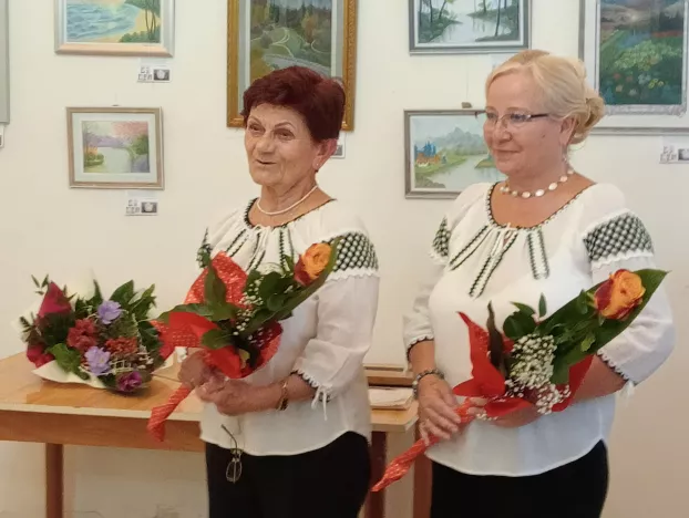 Jekaterina a smirgliképeivel is a harmónia oázisává varázsolta a komáromi Csemadok Galériát - KÉPEKKEL