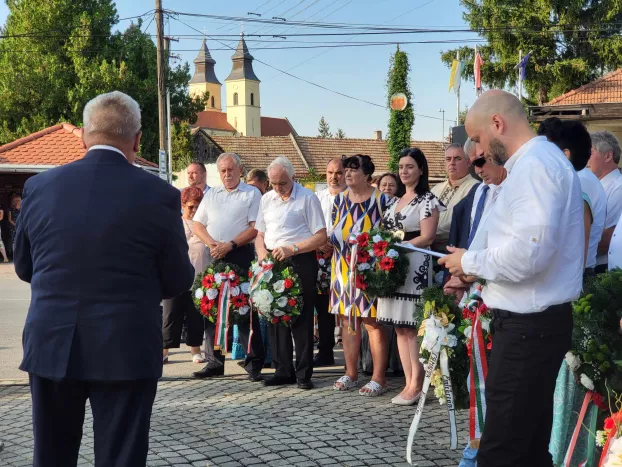 Koszorúzás Szent István Deáki