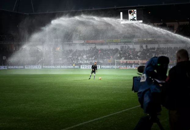 sportközvetítés - focipálya - illusztráció