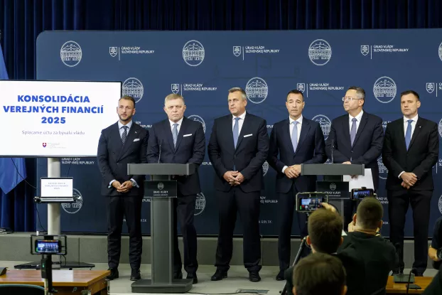 Robert Fico és kabinetje bejelenti a konszolidációs csomagot.