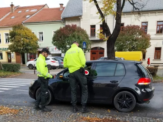 rendőr, rendőrség, közlekedés, ellenőrzés, mindenszentek, halottak napja