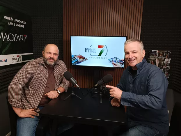 Gál Tamás (b) és Somogyi Szilárd az Adásidő stúdiójában
