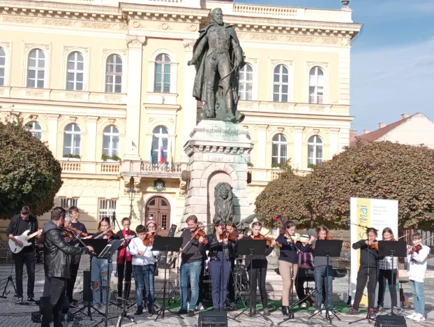 A zene világnapját ünnepeltük Komárom szívében - KÉPEKKEL
