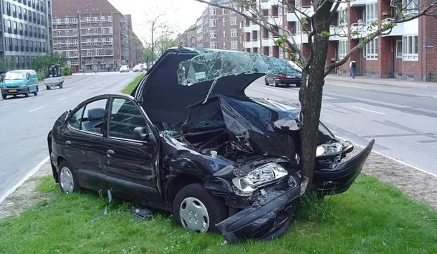 Balesetet szenvedett személygépkocsi.