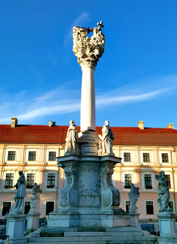 Az 1729-ben emelt Szentháromság-oszlop Eszéken.
