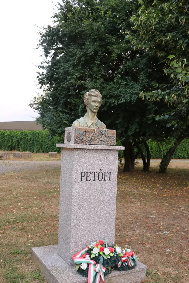 Petőfi Sándor mellszobra Nagykaposon
