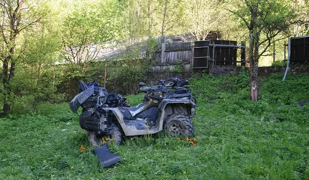 quad baleset Vöröskő