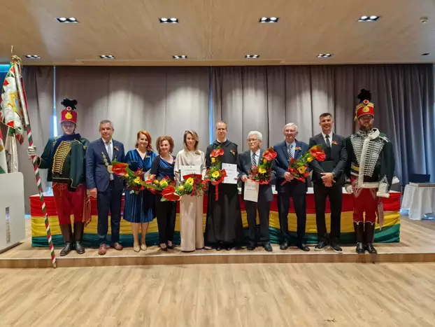 Mától Komáromi Napok: Szijjártó Péter miniszter Komárom Díszpolgára lett – KÉPEKKEL