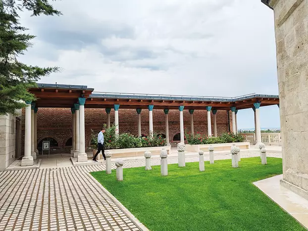 Gül baba türbéje