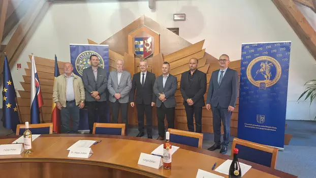 a-sajtotajekoztato-resztvevoi_