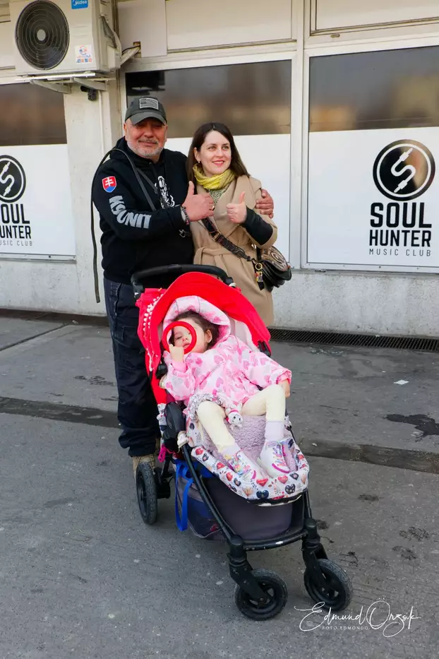 Az ötletgazda, Csicsay Csaba, Sárika és édesanyja, Otília