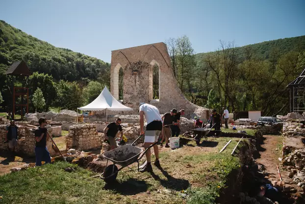 Gombaszög, pálos kolostor, monostor, ásatás, feltárás
