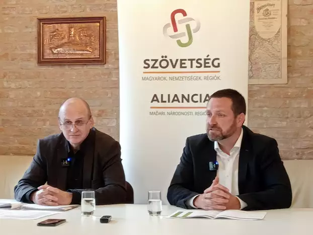 Pénzosztásról, örömökről és gondokról egy komáromi sajtótájékoztatón - KÉPEKKEL 