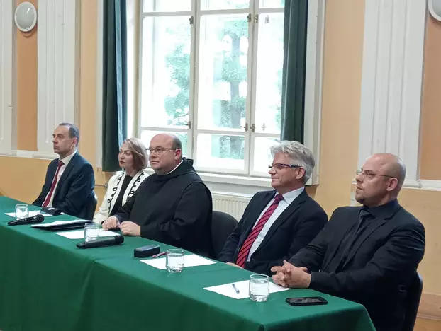 Bencés emlékév: felvidéki és magyarországi diákok viadala a „Selye-gimiben“ - KÉPEKKEL