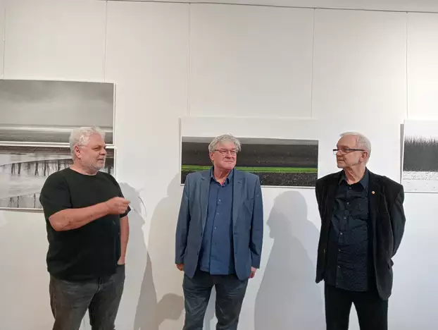 Utazások Entrópiában világunk romlódása közben – Nagy Miklós fotókiállítása a komáromi PLATZ Galériában – KÉPEKKEL