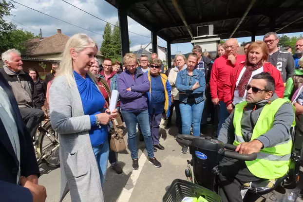 Előtérben Cagala Szilvia Szalka polgármestere és Zsolnai Attila szervező