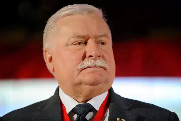Gyászol ismét
