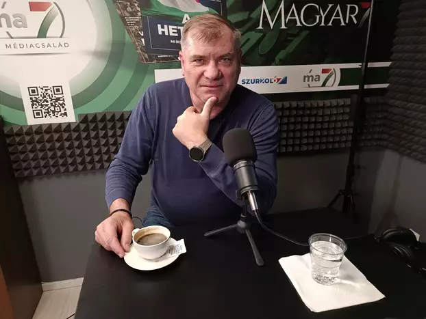 Radványi Miklós az Adásidő stúdiójában