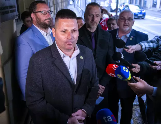 400 ezer aláírás