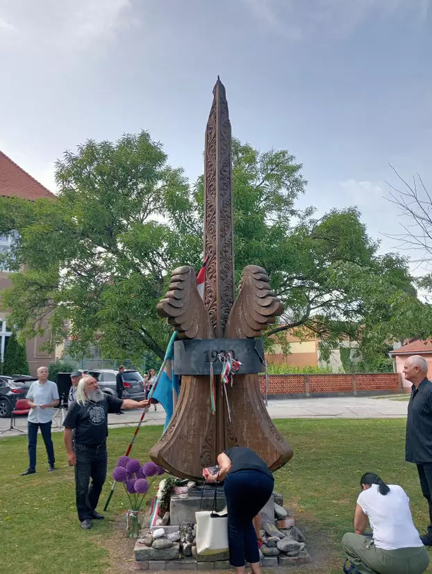 Trianoni megemlékezés Komáromban: „Vállalni kell magyarságunkat és a gyermekáldást, hogy ne fogyjunk el…!”