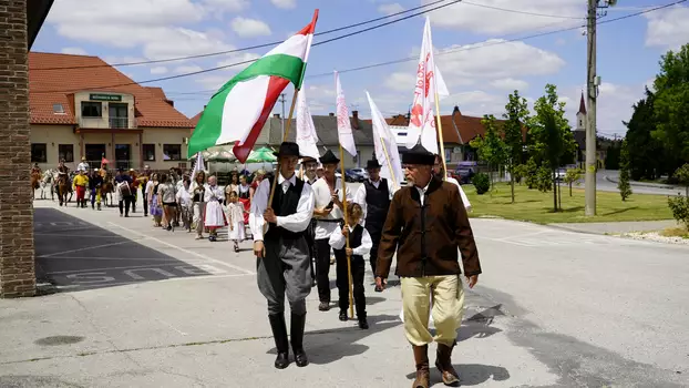 A régmúlt dicsőségére, őseink tiszteletére vonult a közösség