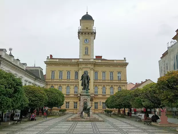 A komáromiság érzését erősítő, ingyenes füzetcsomagokat kapnak a helyi tanulók 