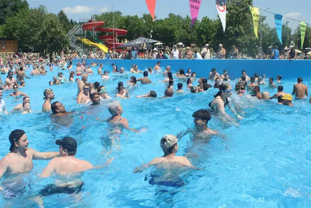 Kurinci hullámmedence