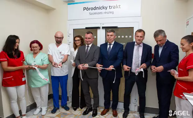 Átadták a komáromi kórház családias típusúvá átalakított, modern szülészetét – KÉPEKKEL