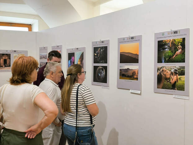 2025-07-24 Kassa, KMFT, Kárpát-medencei Magyar Fotográfiai Társaság, kiállítás, fotókiállítás, MaJel Rovás