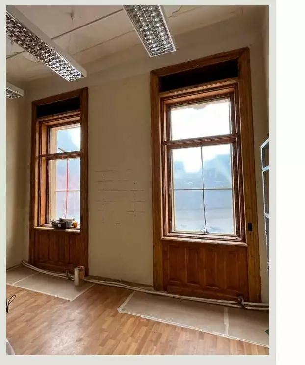  Nívós tartalomhoz mutatós forma dukál: restaurálták a komáromi Művészeti Alapiskola ablakait - KÉPEKKEL