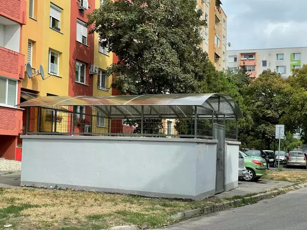 Újabb „kukatárolók” épülnek, üzemel a hulladéktaxi Komáromban - KÉPEKKEL 