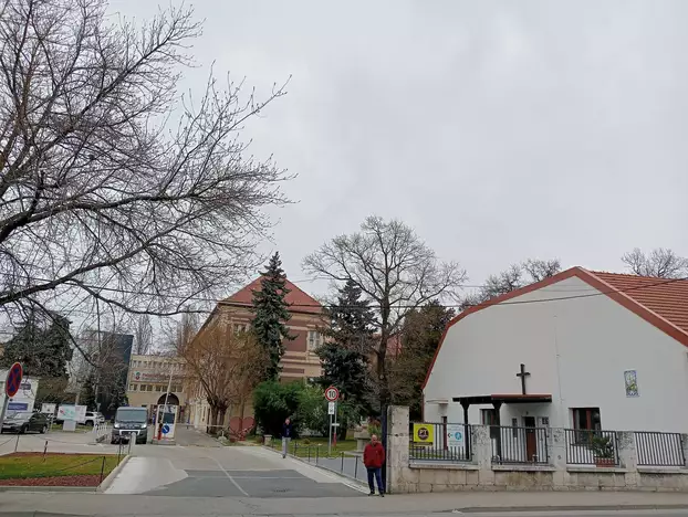 Életmentő műtét a komáromi kórházban – Hatosikrek vagy óriásdaganat? 