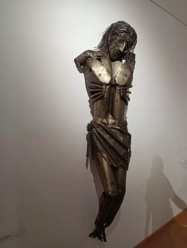 Ecce homo – Íme az ember: Čech Gábor „beszédes” fémszobrai a Platz Galériában– KÉPEKKEL