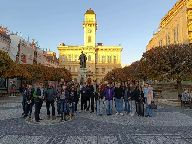 Csoportkép a Klapka téren