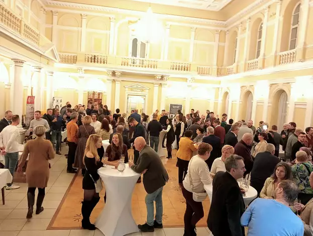 Összecsendült sok pohár: egy titok nyomában a IV. Komáromi Borünnepen – KÉPEKKEL