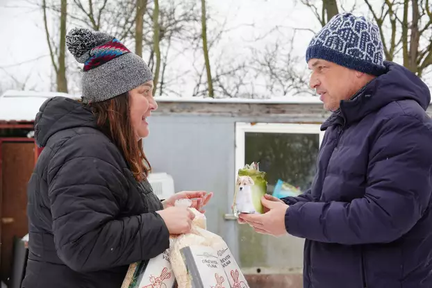 Az eladott savanyú káposztalevesek árából édesítették meg az állatmenhelyek lakóinak életét – KÉPEKKEL