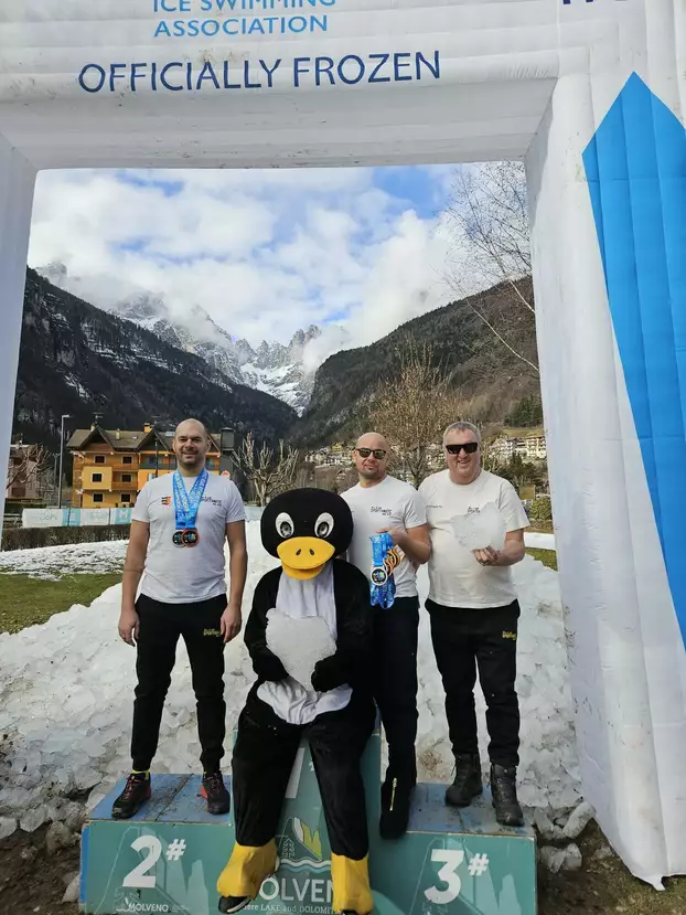 Tíz érmet szereztek a jeges vízi úszó-Európa-bajnokságon a Sportfanatic úszóklub tagjai – KÉPEKKEL