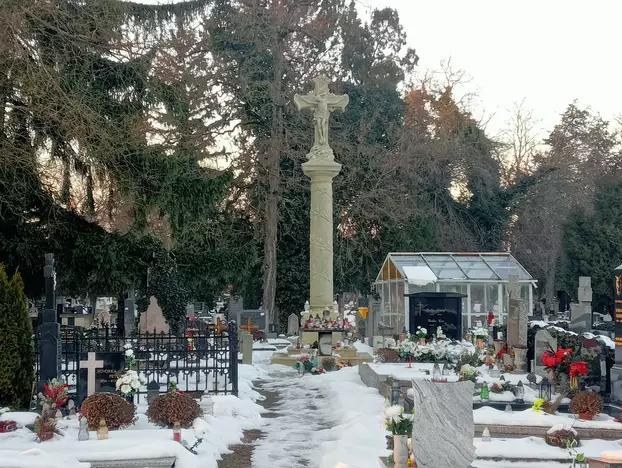 komáromi temetőügy