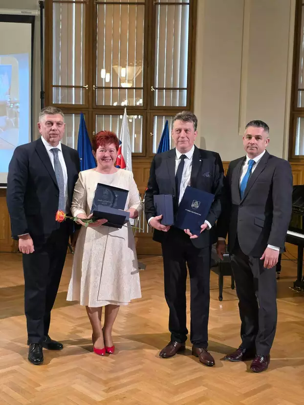 Jutalmazták Nyitra megye idén kiválasztott legkiválóbb pedagógusait - KÉPEKKEL 