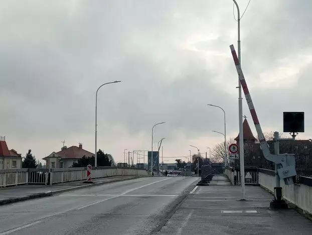 Forgalomkorlátozás és ingyenes parkolóhasználat a Komáromi Napok alatt - KÉPEKKEL