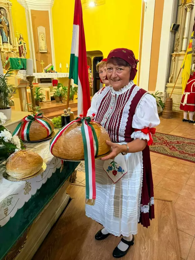 Naszvadon kétfordulós a Szent István-napi ünnepség – KÉPEKKEL