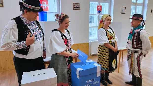 szavazás népviseletben