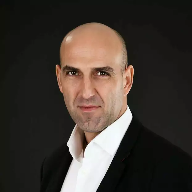 csemi-laszlo-facebook-odala