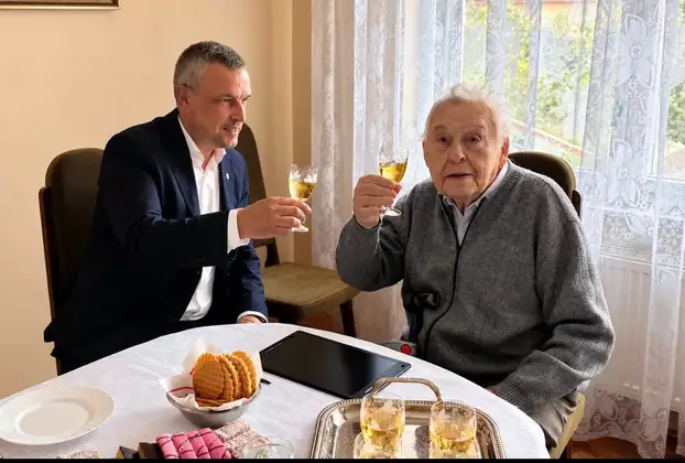 Alig egy híján 100 éves Komárom legidősebb polgára, felköszöntötték – KÉPEKKEL