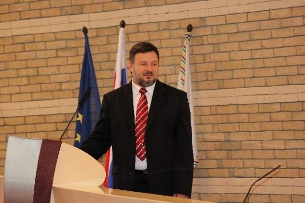 201407041233220.toth_janos_rektor_0.jpg